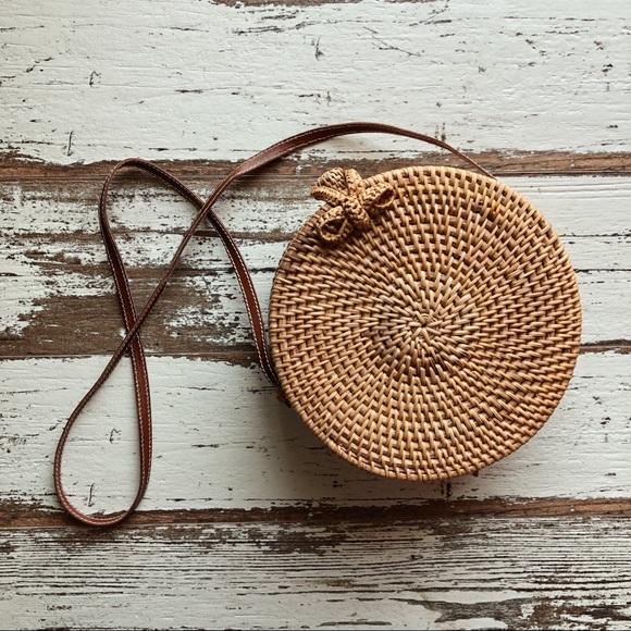 Vintage Handbags - NWOT woven rattan circle basket purse